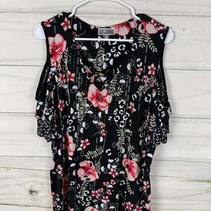 JM Collection Plus Size Floral Print V-Neck Cold Shoulder Top